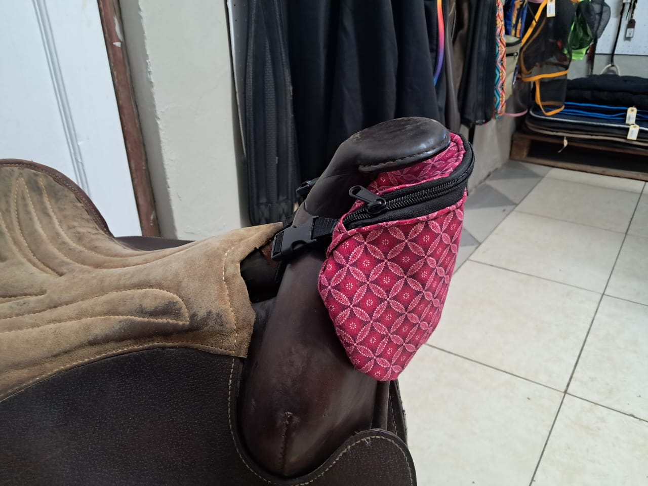 Equirina Ruby Shwe Shwe Saddle Bag - Image 2